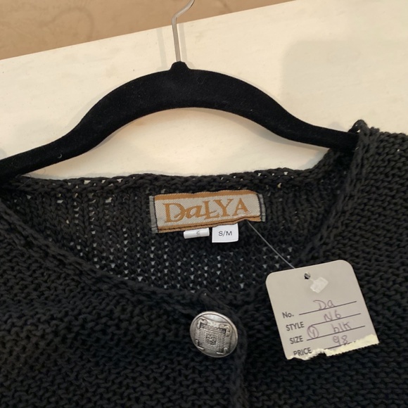 Dalya Knit Vest - Picture 7 of 12